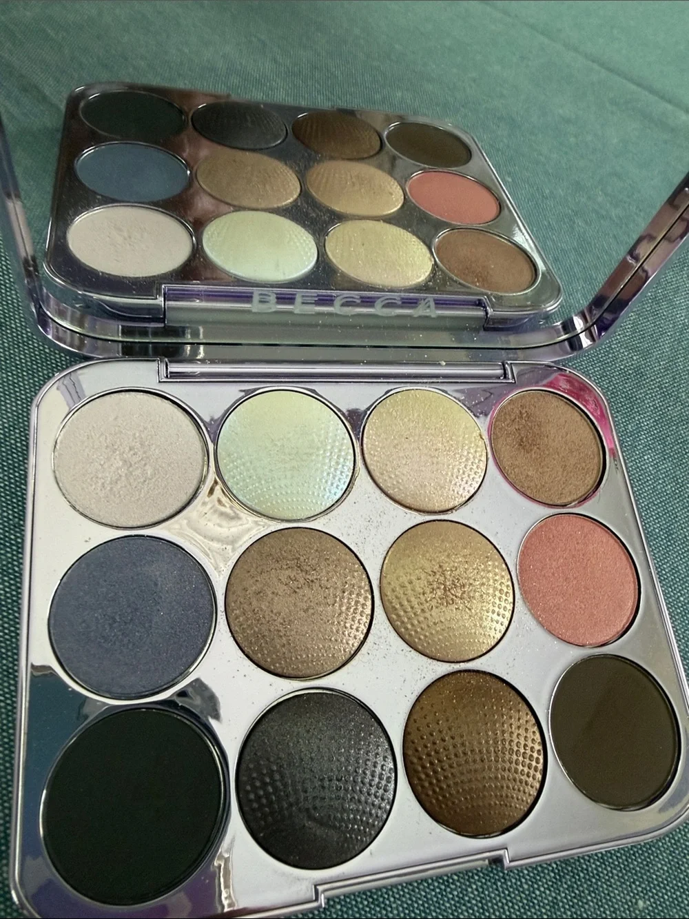 Becca Pearl Glow Shimmering Eye Palette